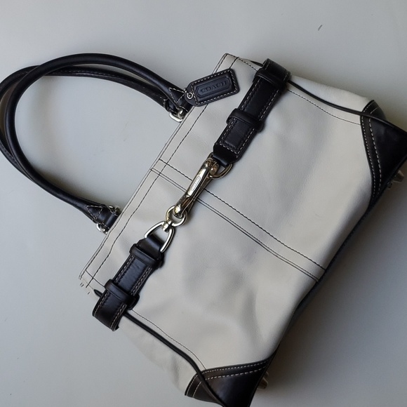 Coach Handbags - Coach Hampton satchel